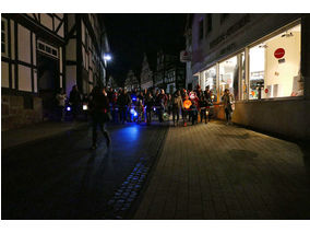 Sankt Martin Laternenumzug durch die Stadt (Foto: Karl-Franz Thiede)